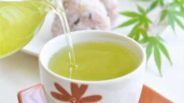 健康に害を及ぼす可能性があるため、毎日この量を超えてお茶を飲まないでください。