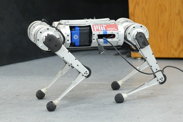 小型ロボットチーターが速度記録を更新