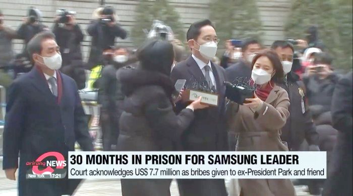 三星领导人李在镕因贿赂前总统被判处2.5年